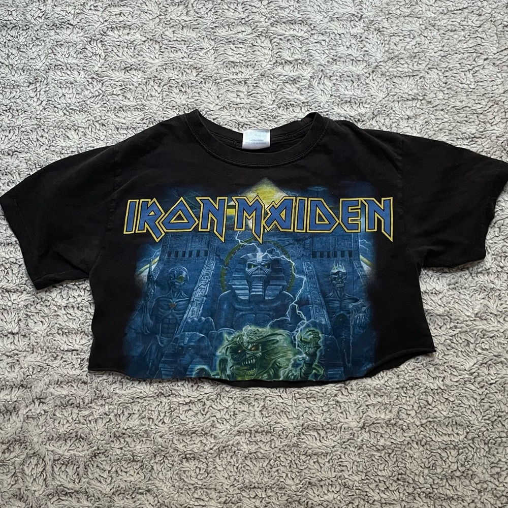black iron maiden cropped raw hem tee